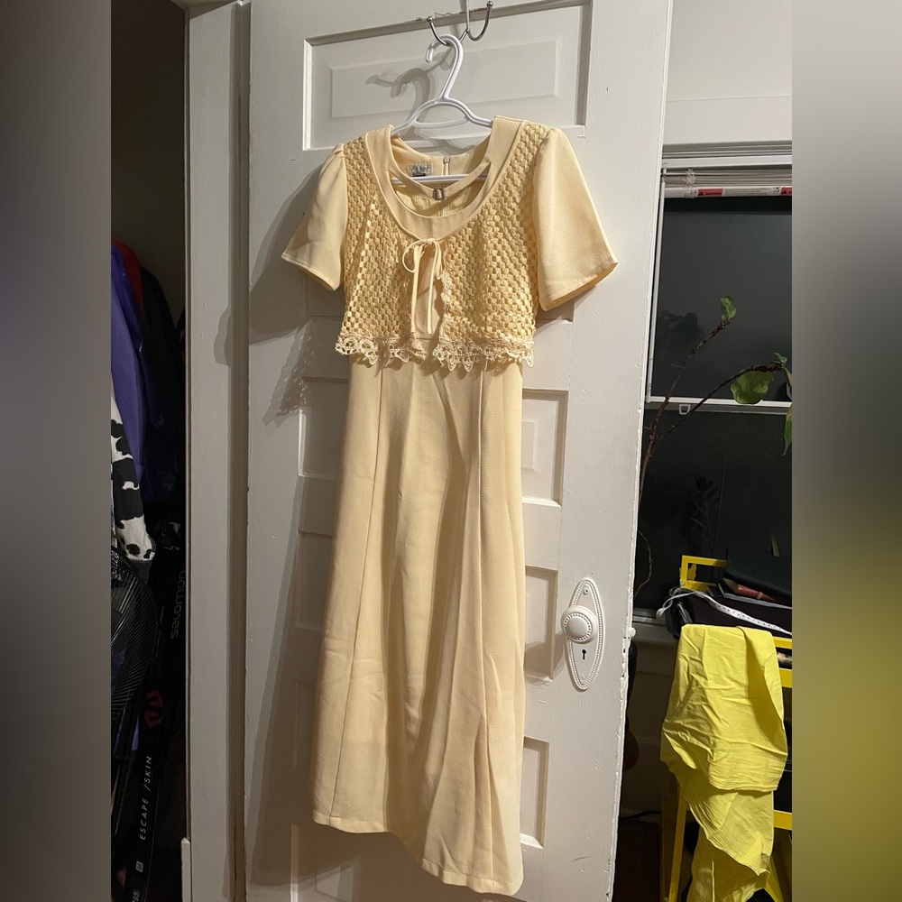 Gorgeous butter yellow vintage dress